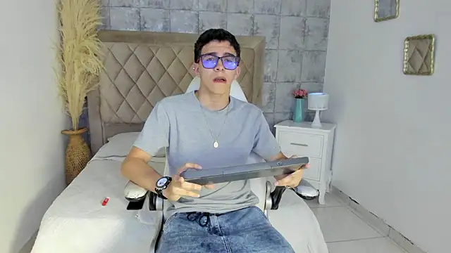 TylerCross  online show from March 14, 8:36 pm