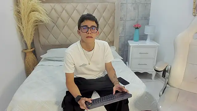 TylerCross  online show from March 17, 8:34 pm