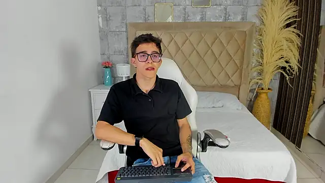 TylerCross  online show from March 23, 8:13 pm