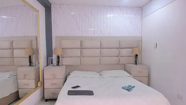 TylerCross  online show from April 28, 8:14 pm