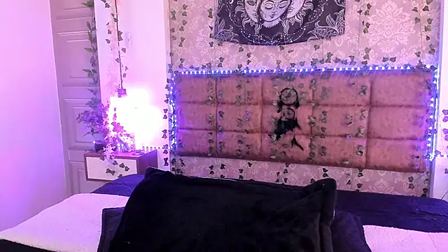 Vickmoon online show from April 19, 9:28 pm