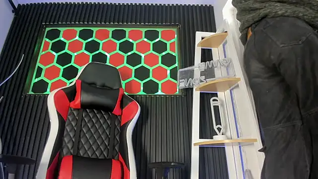 Cristopher Wild online show from April 5, 8:28 pm