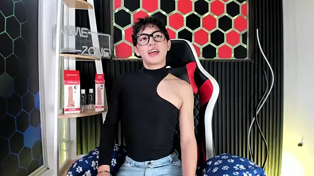 Snapshot of Cristopher_Wild chatting on May 2, 8:47 pm Cristopher Wild online show from May 2, 8:47 pm