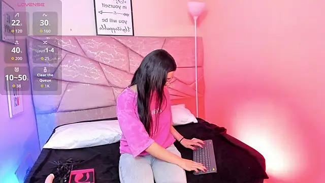 Snapshot of Amara_Velle chatting on May 12, 1:08 pm Amara Velle online show from May 12, 1:08 pm