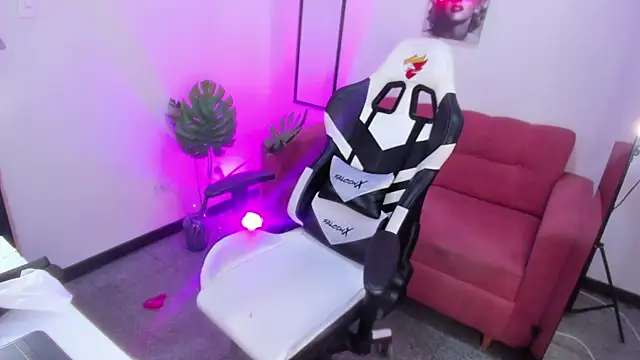 lexy the best online show from April 15, 8:09 pm