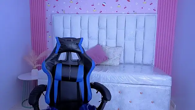 lucero s1 online show from April 12, 3:17 pm