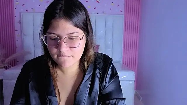 lucero s1 online show from April 28, 3:11 am