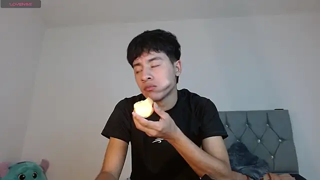 Snapshot of Sebas_fire4 chatting on May 19, 10:38 pm Sebas fire4 online show from May 19, 10:38 pm