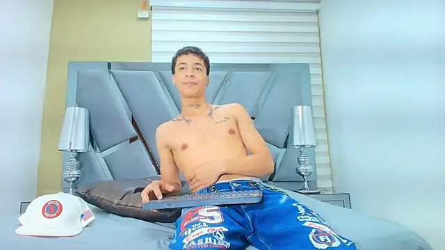 HENRY GREEN2 online show from March 31, 7:36 pm