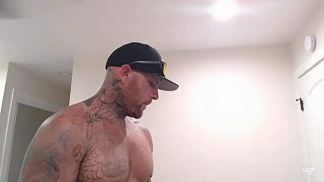 SecretsNextDoor online show from April 4, 9:45 pm