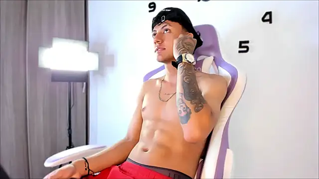 Snapshot of dominik_jackson_ chatting on March 6, 2:30 am dominik jackson online show from March 6, 2:30 am