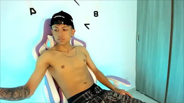 Snapshot of dominik_jackson_ chatting on March 7, 12:29 am dominik jackson online show from March 7, 12:29 am