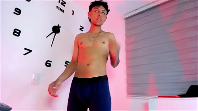 Snapshot of dominik_jackson_ chatting on March 9, 12:03 am dominik jackson online show from March 9, 12:03 am