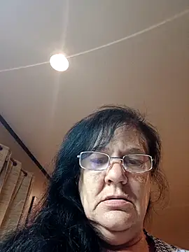 Snapshot of DearestOregano9999 chatting on April 5, 4:31 am DearestOregano9999 online show from April 5, 4:31 am