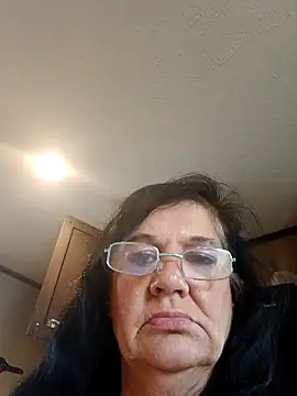 Snapshot of DearestOregano9999 chatting on April 5, 7:55 pm DearestOregano9999 online show from April 5, 7:55 pm