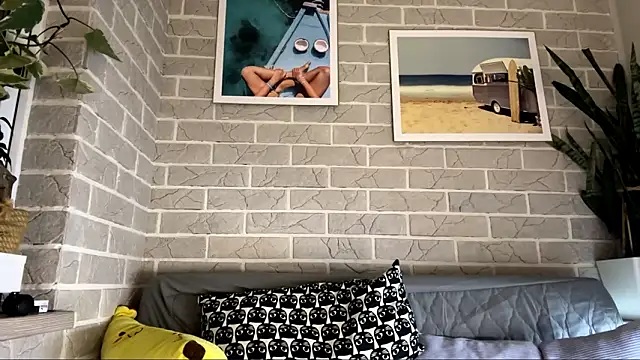 LaraDraggoo online show from March 21, 7:39 pm