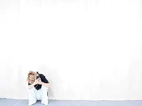 Vae-002 online show from April 18, 10:52 am