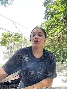 val demmon online show from April 7, 6:08 pm