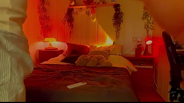 Snapshot of lunaticas_ chatting on April 10, 8:46 pm lunaticas online show from April 10, 8:46 pm