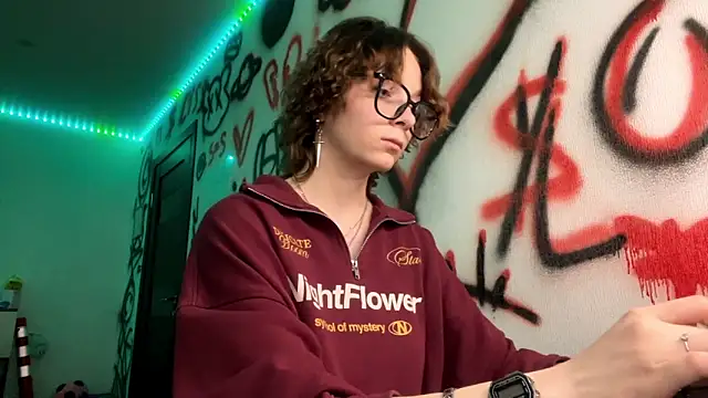 Snapshot of Hellawaisner chatting on March 6, 6:15 pm Hellawaisner online show from March 6, 6:15 pm