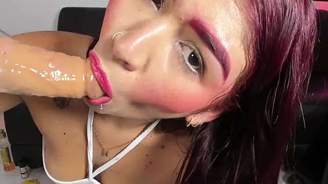 ZairaRogue online show from April 12, 12:43 pm