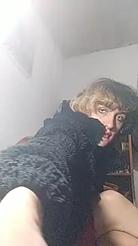 MakiMorningstar online show from April 24, 1:30 am