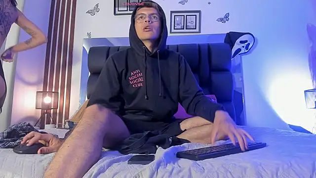 dalhia and hades online show from March 31, 1:00 pm