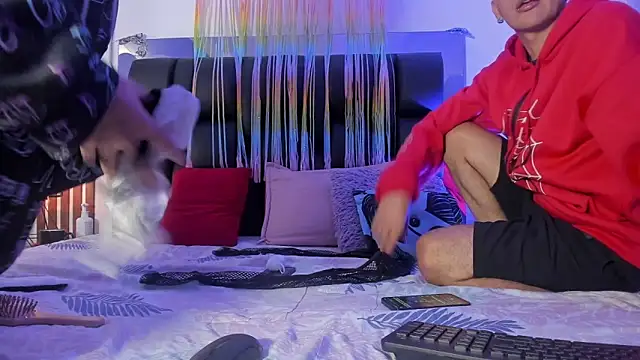 dalhia and hades online show from April 2, 12:58 pm