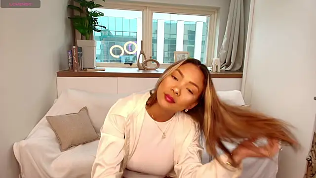 Debra Fox online show from March 11, 2:34 pm