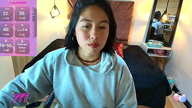 Amanda Fox   online show from April 4, 7:33 pm