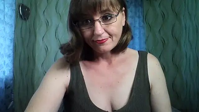 Snapshot of Alisaprice077 chatting on June 19, 9:24 am Alisaprice077 online show from June 19, 9:24 am