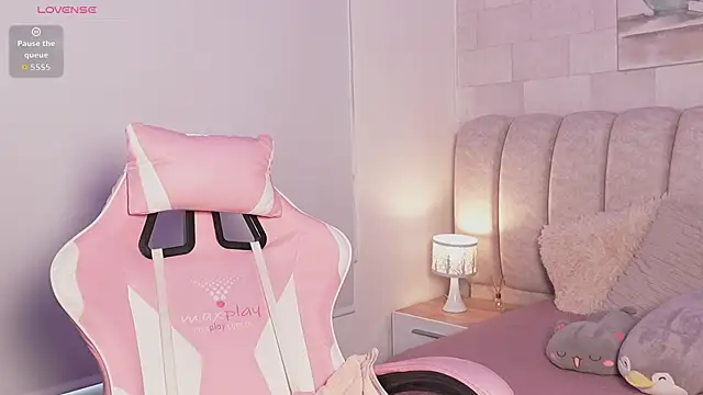 Alanna-Rosse online show from April 14, 12:00 pm