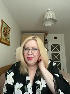 JanieLight53 online show from May 3, 4:35 pm