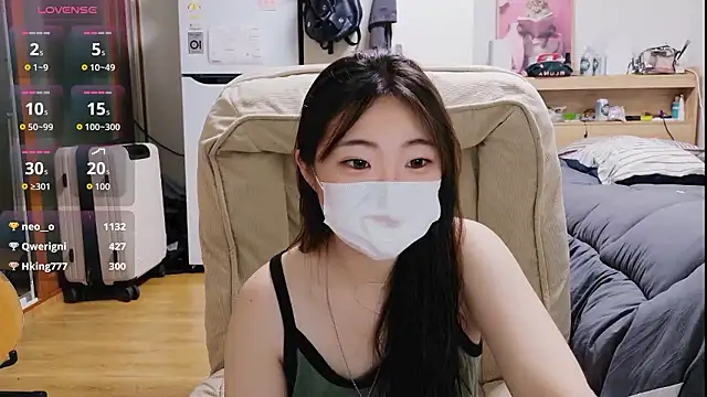 Berry Chuu online show from July 5, 7:10 pm