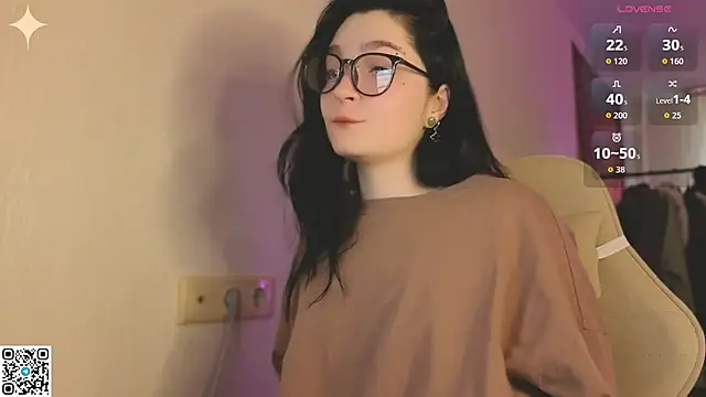 Snapshot of Luna_Moon13 chatting on April 19, 1:27 am Luna Moon13 online show from April 19, 1:27 am