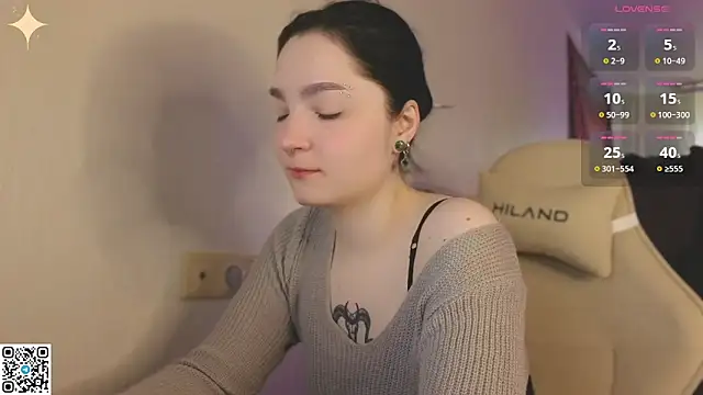 Snapshot of Luna_Moon13 chatting on May 3, 2:06 am Luna Moon13 online show from May 3, 2:06 am