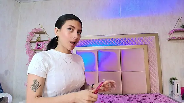 Madii  online show from May 17, 12:45 pm