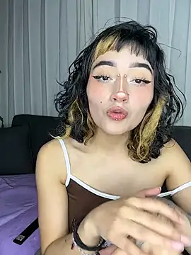 Snapshot of baby_akuma chatting on July 7, 6:47 am baby akuma online show from July 7, 6:47 am