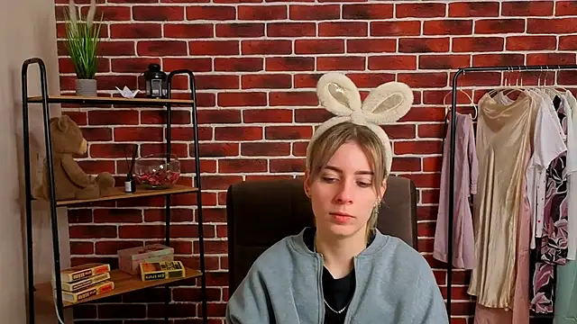 RebeccaaNelson online show from March 24, 1:05 pm