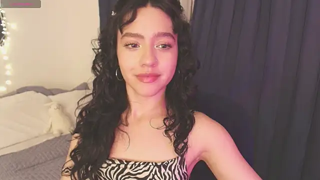 Snapshot of Katiieee chatting on May 14, 12:17 am Katiieee online show from May 14, 12:17 am