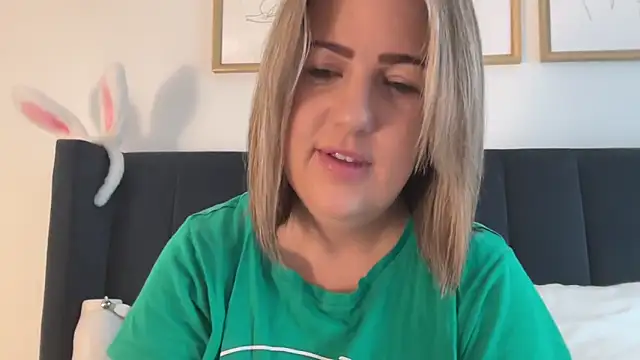 Snapshot of annabellewarick chatting on June 18, 6:13 am annabellewarick online show from June 18, 6:13 am