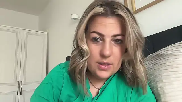 Snapshot of annabellewarick chatting on July 4, 7:14 am annabellewarick online show from July 4, 7:14 am