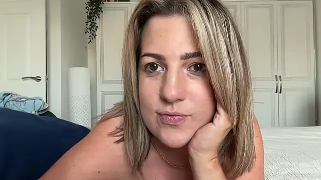 Snapshot of annabellewarick chatting on July 7, 8:51 am annabellewarick online show from July 7, 8:51 am