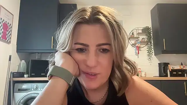 Snapshot of annabellewarick chatting on July 19, 7:17 pm annabellewarick online show from July 19, 7:17 pm