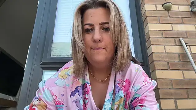 Snapshot of annabellewarick chatting on July 21, 6:49 am annabellewarick online show from July 21, 6:49 am