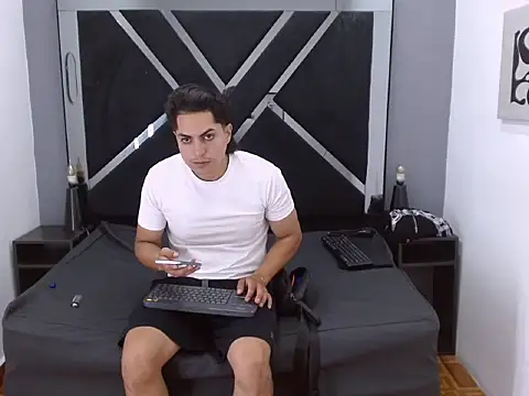 Snapshot of Alex_Wolft chatting on June 23, 12:58 pm Alex Wolft online show from June 23, 12:58 pm