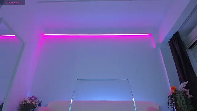 ScarletFlameee online show from April 4, 7:44 pm