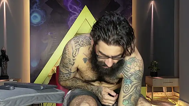 Snapshot of Haraldsmed chatting on May 22, 1:17 pm Haraldsmed online show from May 22, 1:17 pm