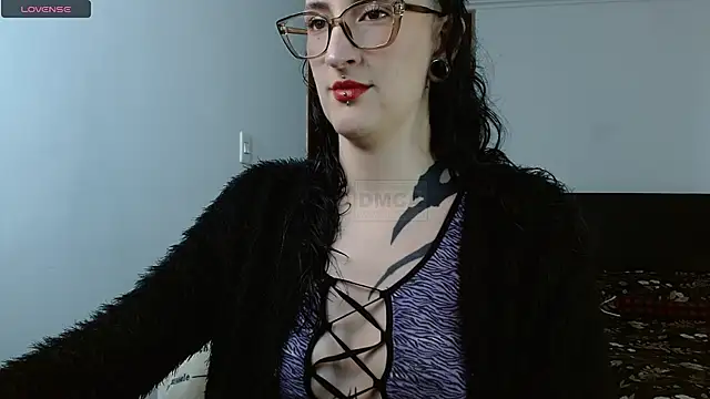 Snapshot of VelvetVal_ chatting on April 17, 5:16 pm VelvetVal online show from April 17, 5:16 pm