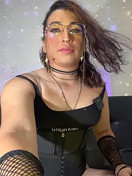 Naughtygirlts online show from May 27, 6:49 pm